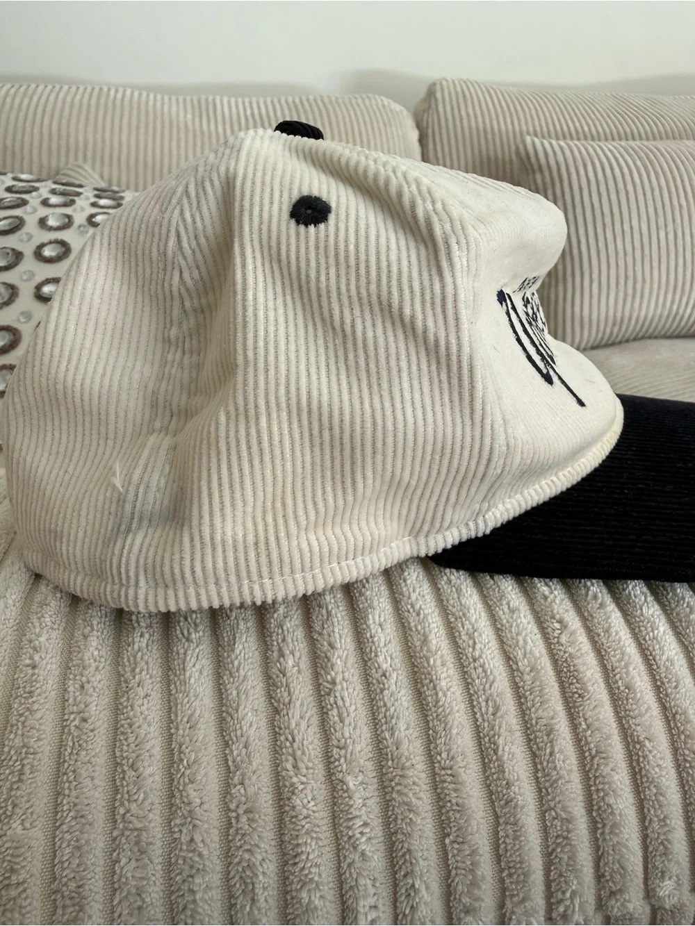 New Era New York Yankees Corduroy Cap in Cream and Black